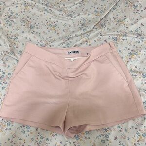 Express Women's Pink Shorts in great condition no tags